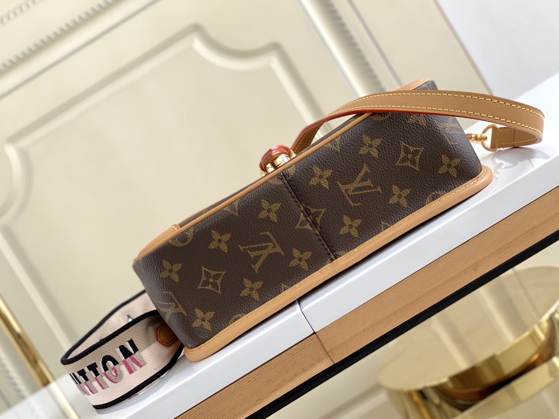 [TOP] Louis Vuitton LV Monogram Diane Bag 25.0 × 9.0 × 15.0CM-Brown