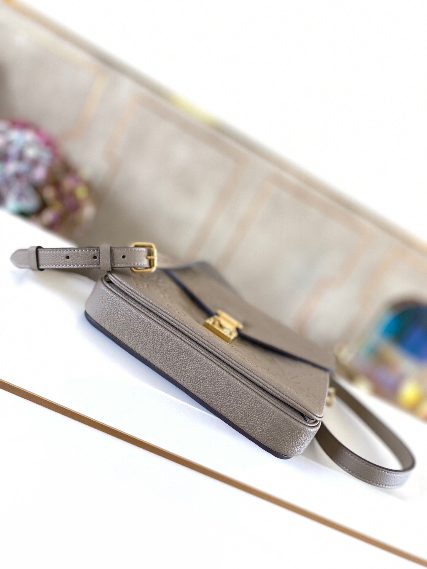 [TOP] Louis Vuitton LV £V Empreinte Pochette Metis 25X19X7cm - Taupe