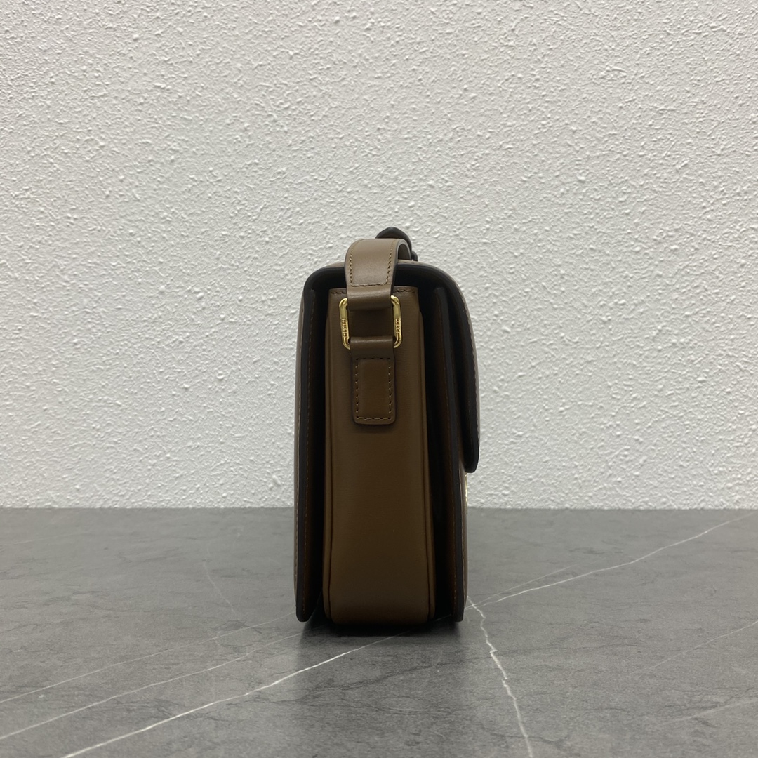 [TOP] CELINE Triomphe Shoulder Bag  22-16-6 - caramel colour