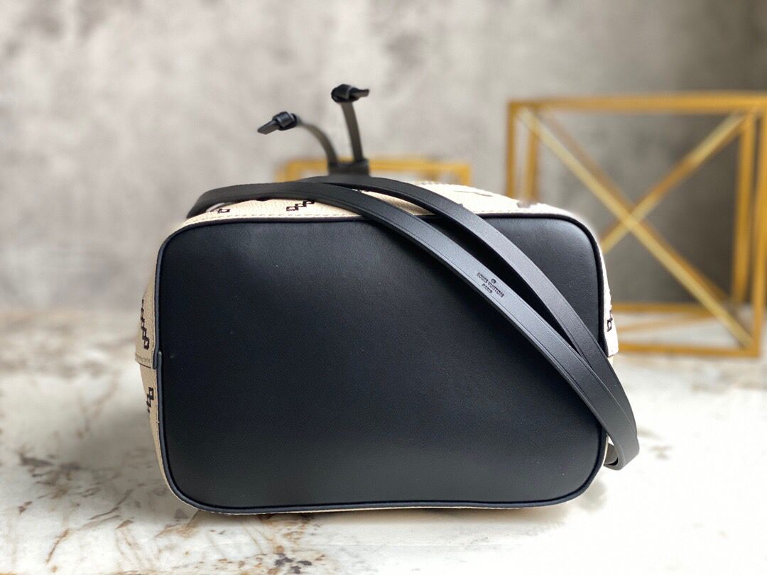 [TOP] Louis Vuitton LV  NoeBB Bucket Bag 24x22x15cm - Cream and Black