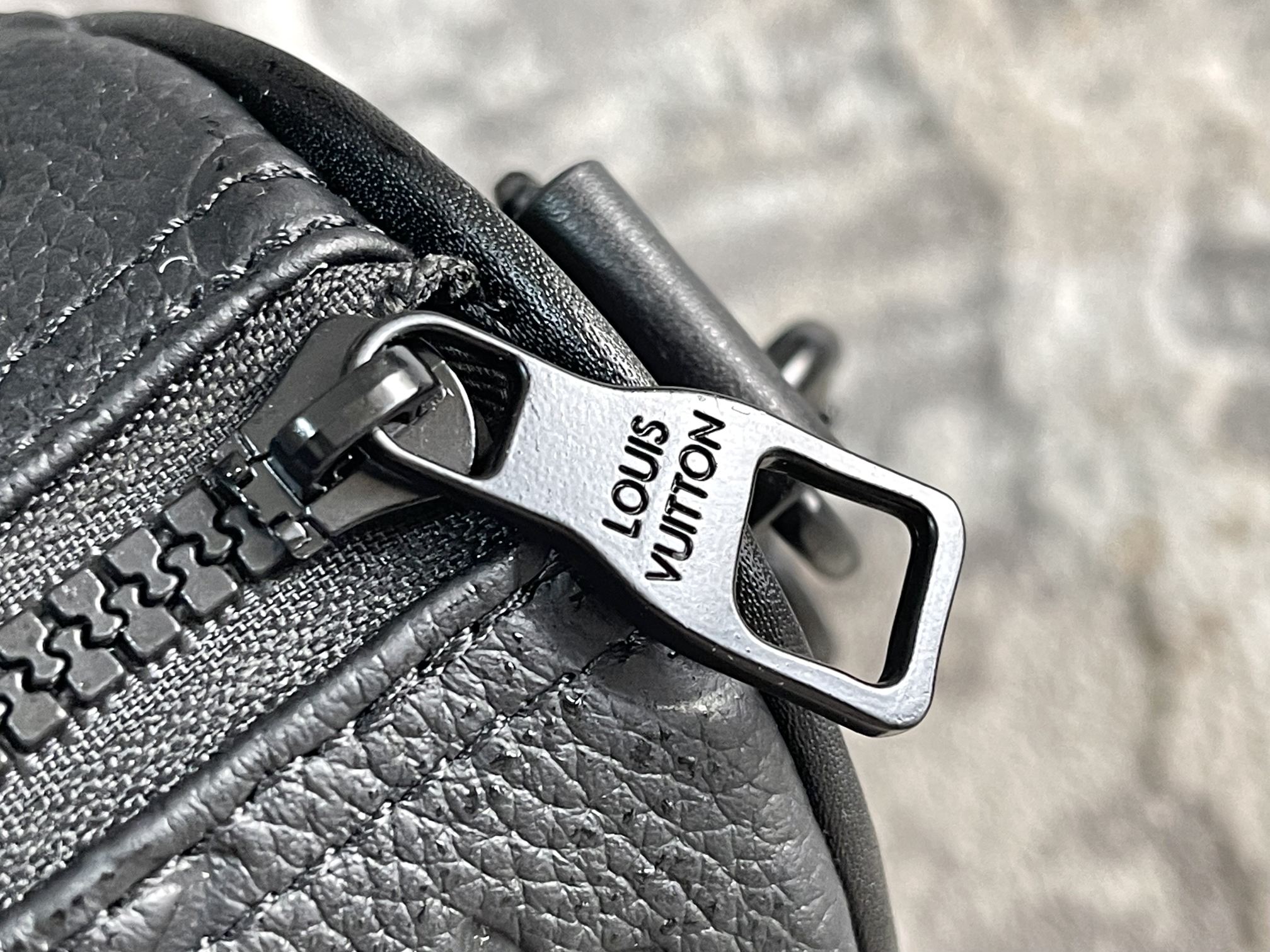 [TOP] Louis Vuitton LV Keepall BANDOULIERE 25 Handbag-Black