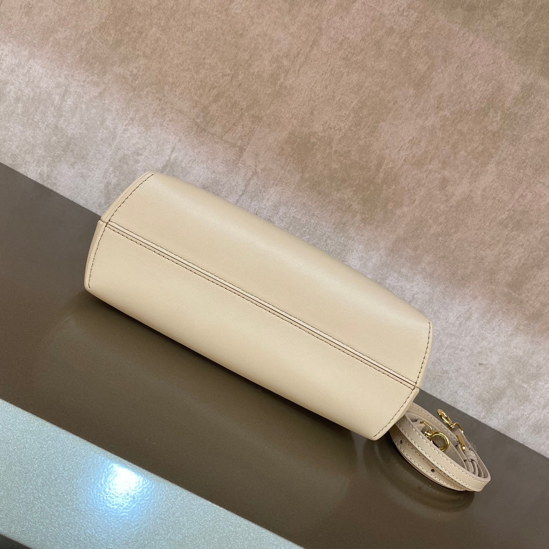 [TOP] FENDI FENDI Small First Bag - Cream