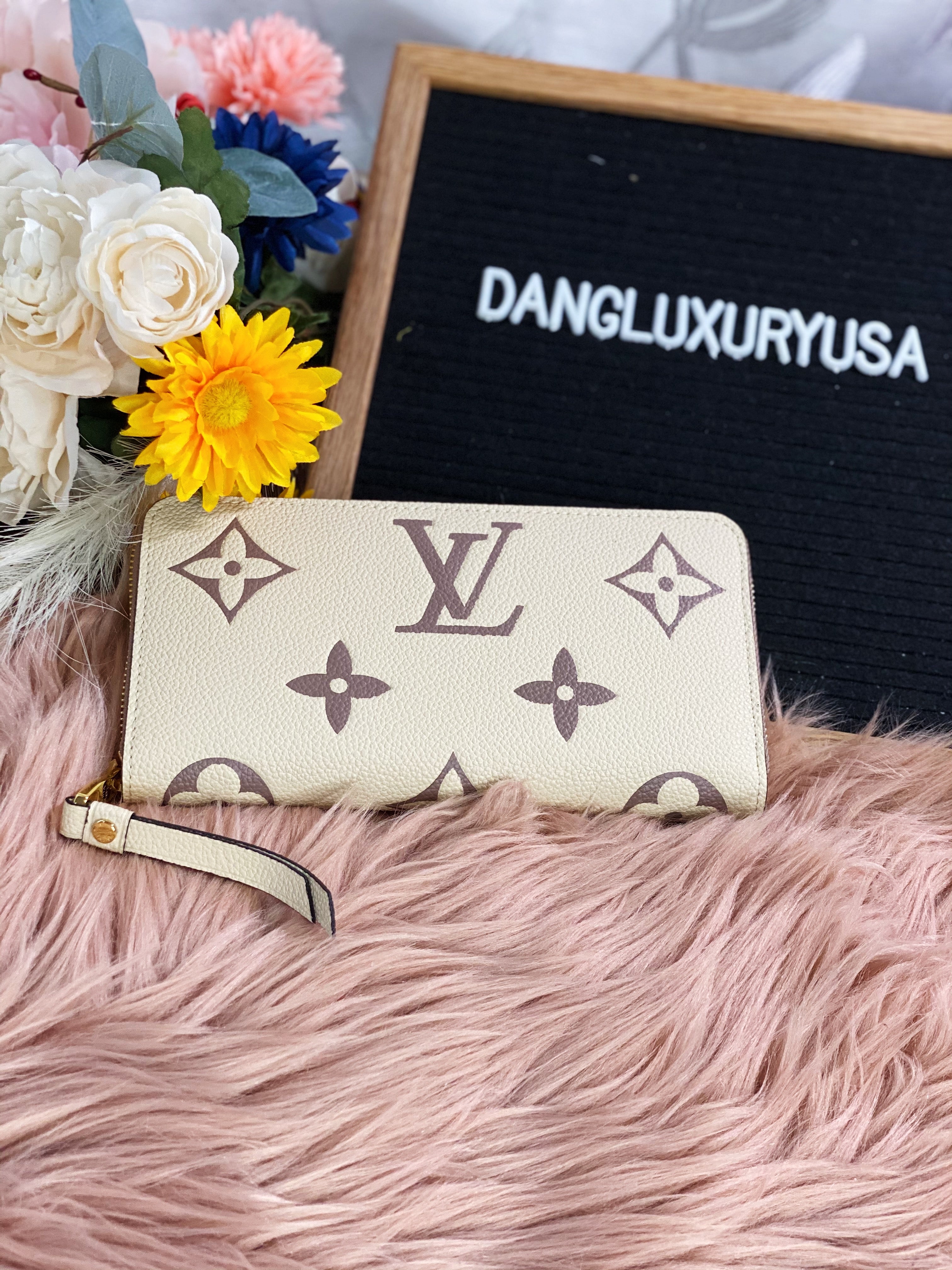[TOP] Louis Vuitton LV LV Zippy Wallet Empreinte Crafty 2 Tones - Cream