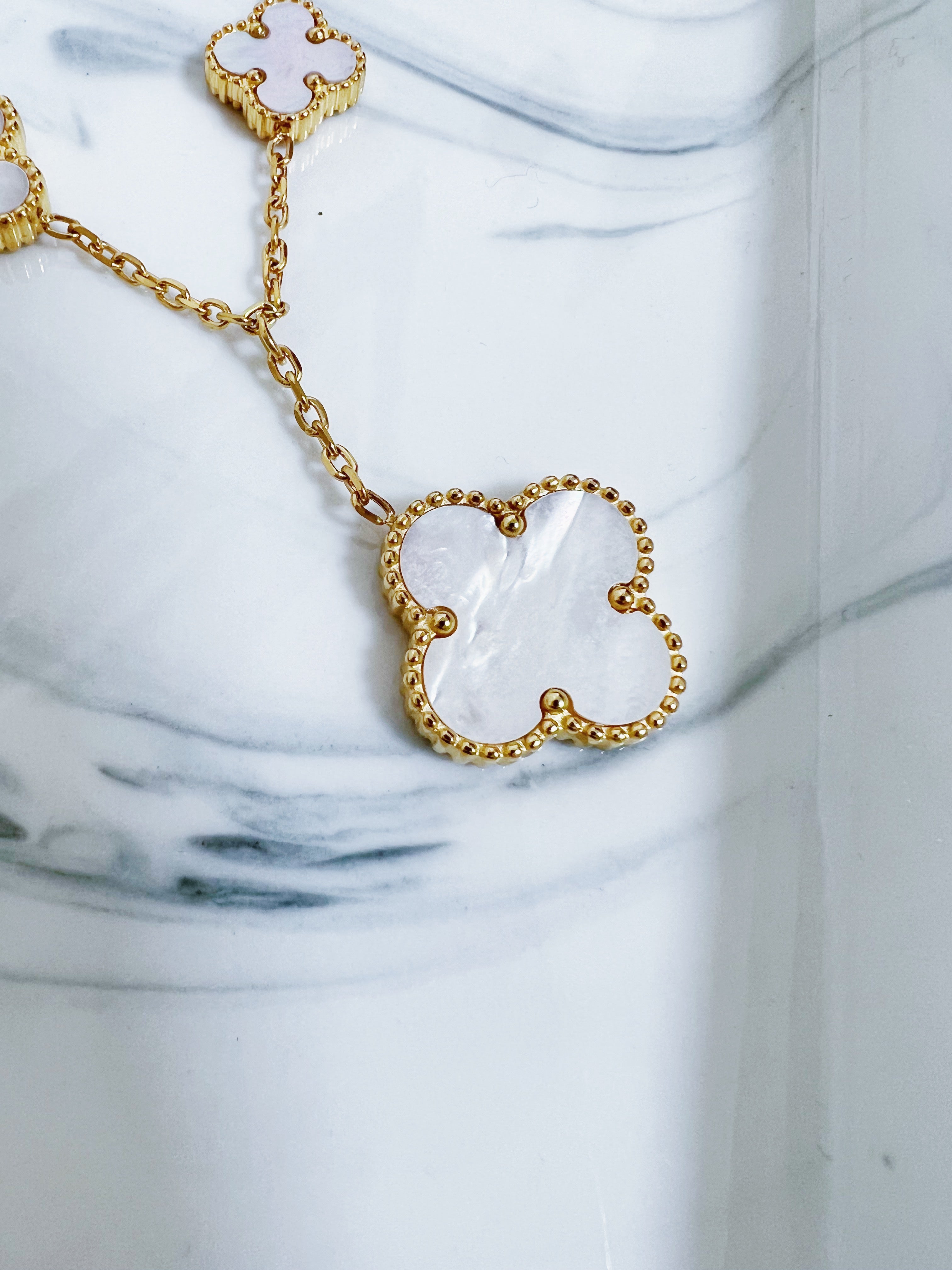 [TOP] Van Cleef & Arpels VCA008 Dangle Pearl Bracelet - Gold