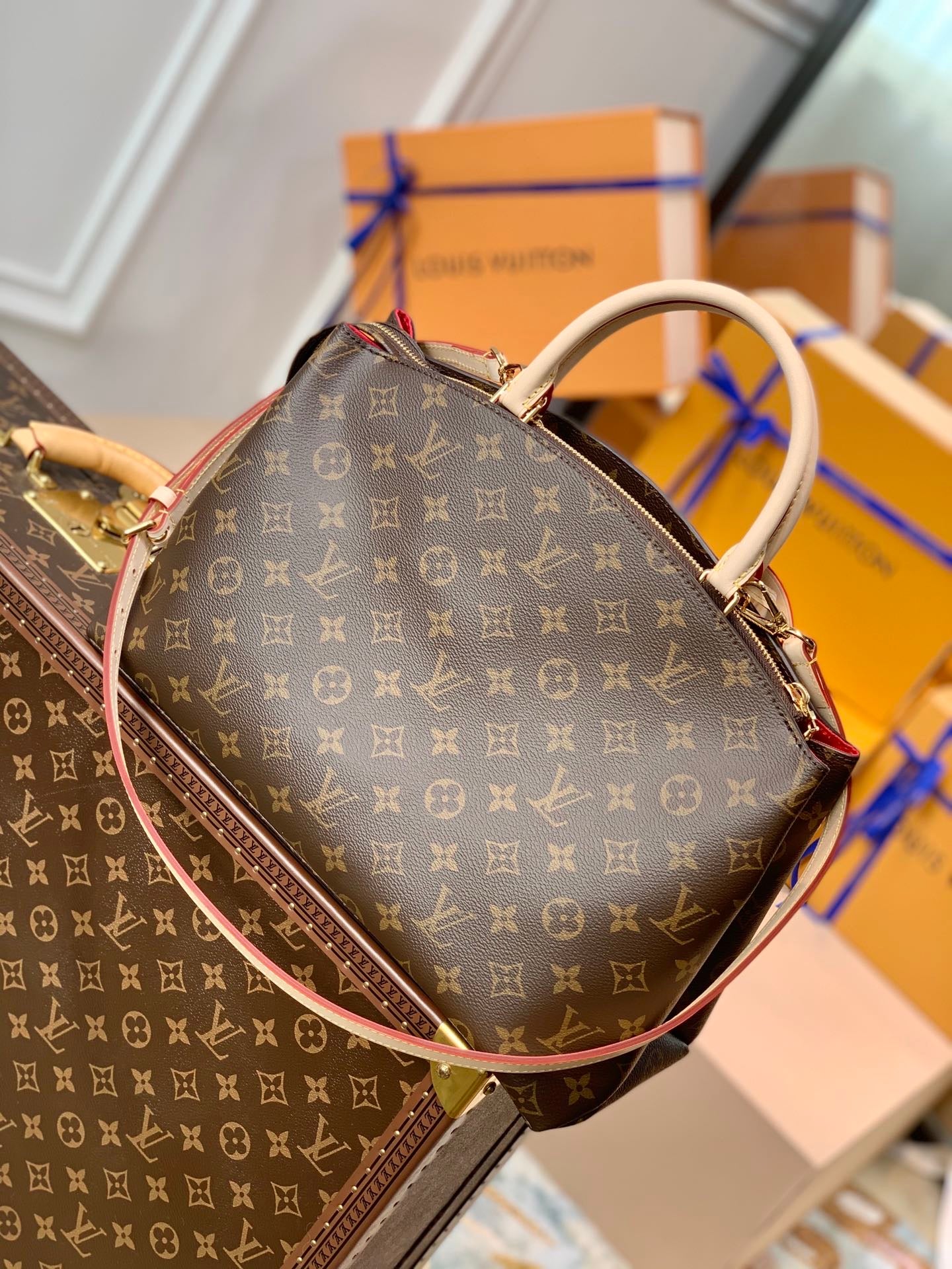 [TOP] Louis Vuitton LV L*V Grand Palais Monogram Bag  34 x 24 x 15 cm-Brown