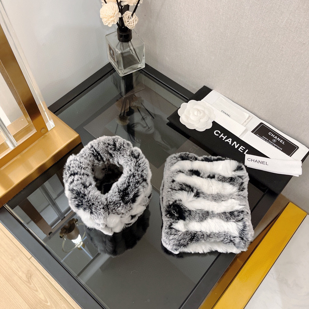 [TOP] CHANEL Lambskin Boots with Rabbit Fur Sleeve - White