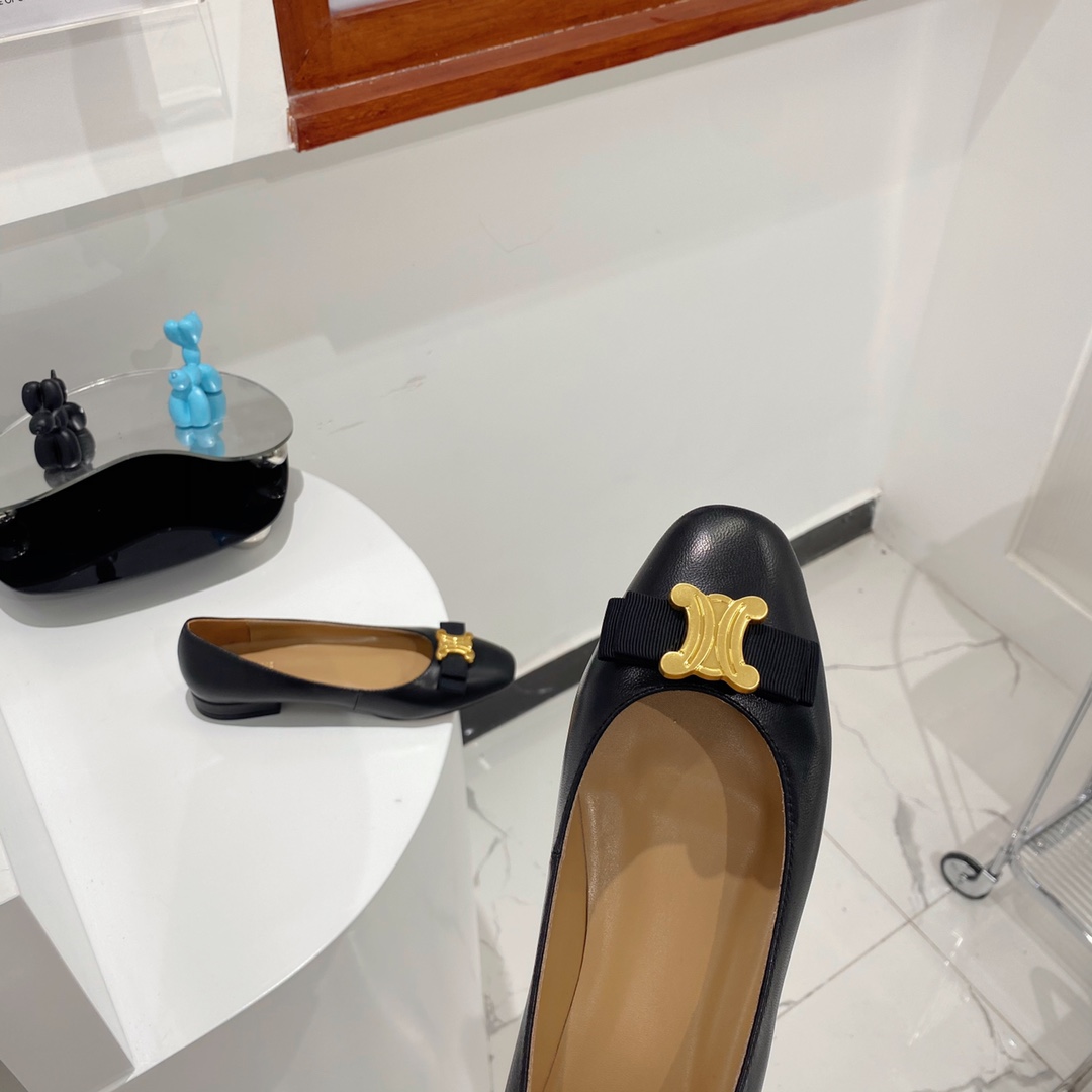 [TOP] CELINE Cowhide Flat - Black - Cline