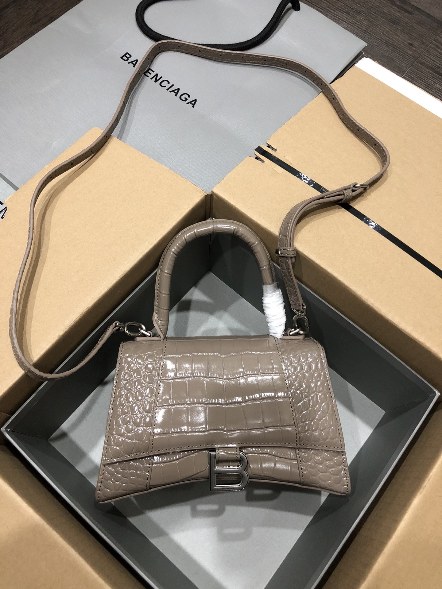 [TOP] BALENCIAGA Crocodile-Print Hourglass Bag 19/23cm - Brown