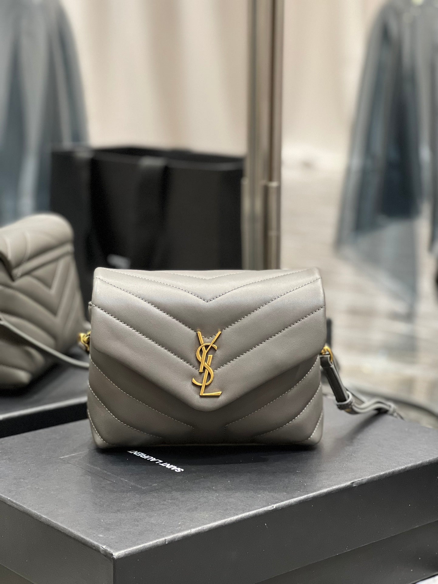 [TOP] Yves Saint Laurent YSL Loulou Toy Bag 20cm - Grey