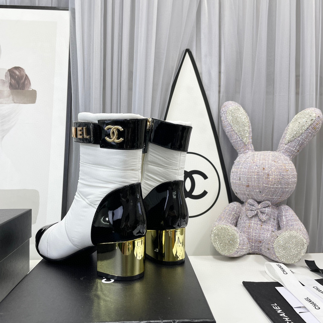 [TOP] CHANEL Quilted Lambskin Boots - White