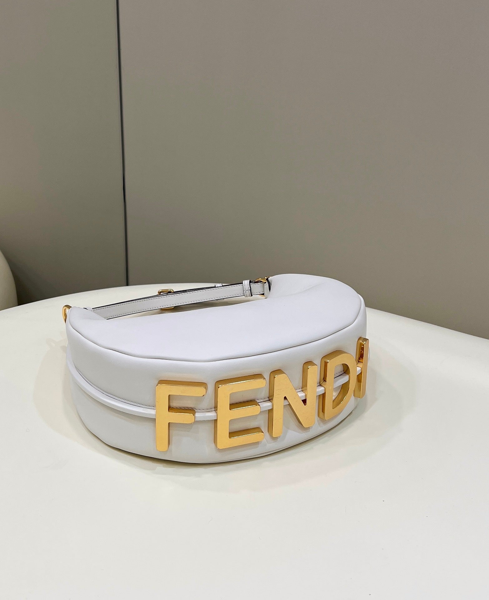 [TOP] FENDI FENDIgraphy Small Bag - White