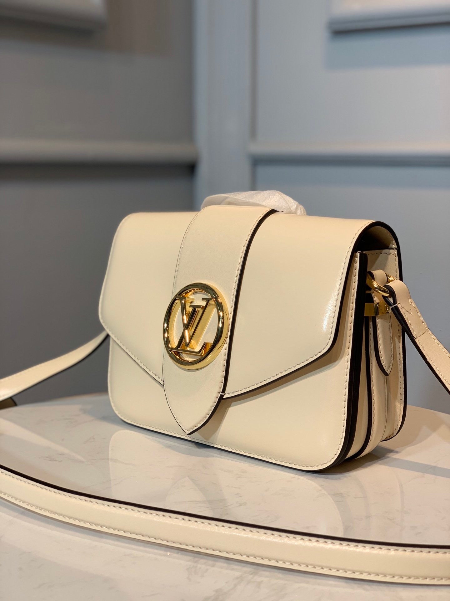 [TOP] Louis Vuitton LV Pont 9 Bag 23 × 15 × 8 cm- Cream