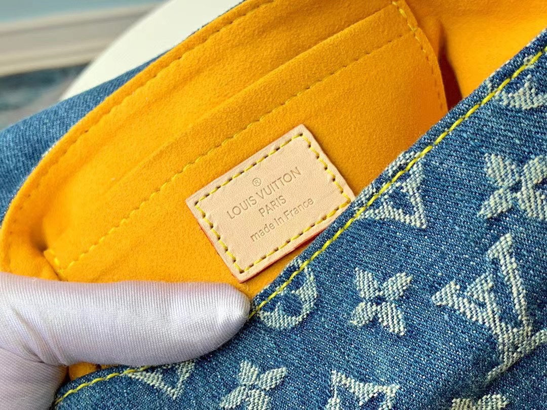 [TOP] Louis Vuitton LV  Pleaty Mini Denim Bag 18 x 26 x 4.5cm - Blue