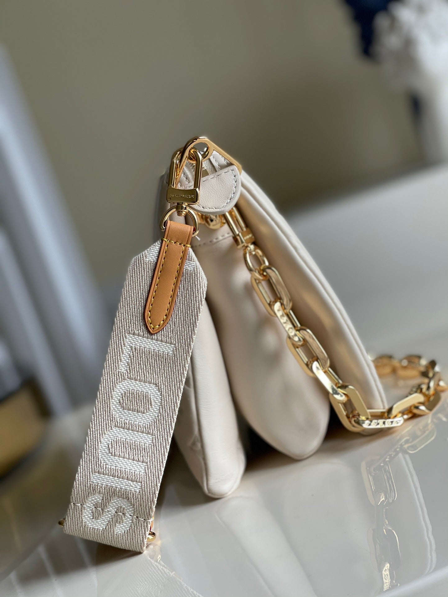 [TOP] Louis Vuitton LV £V Coussin Empreinte 26x20x12cm-  WHITE