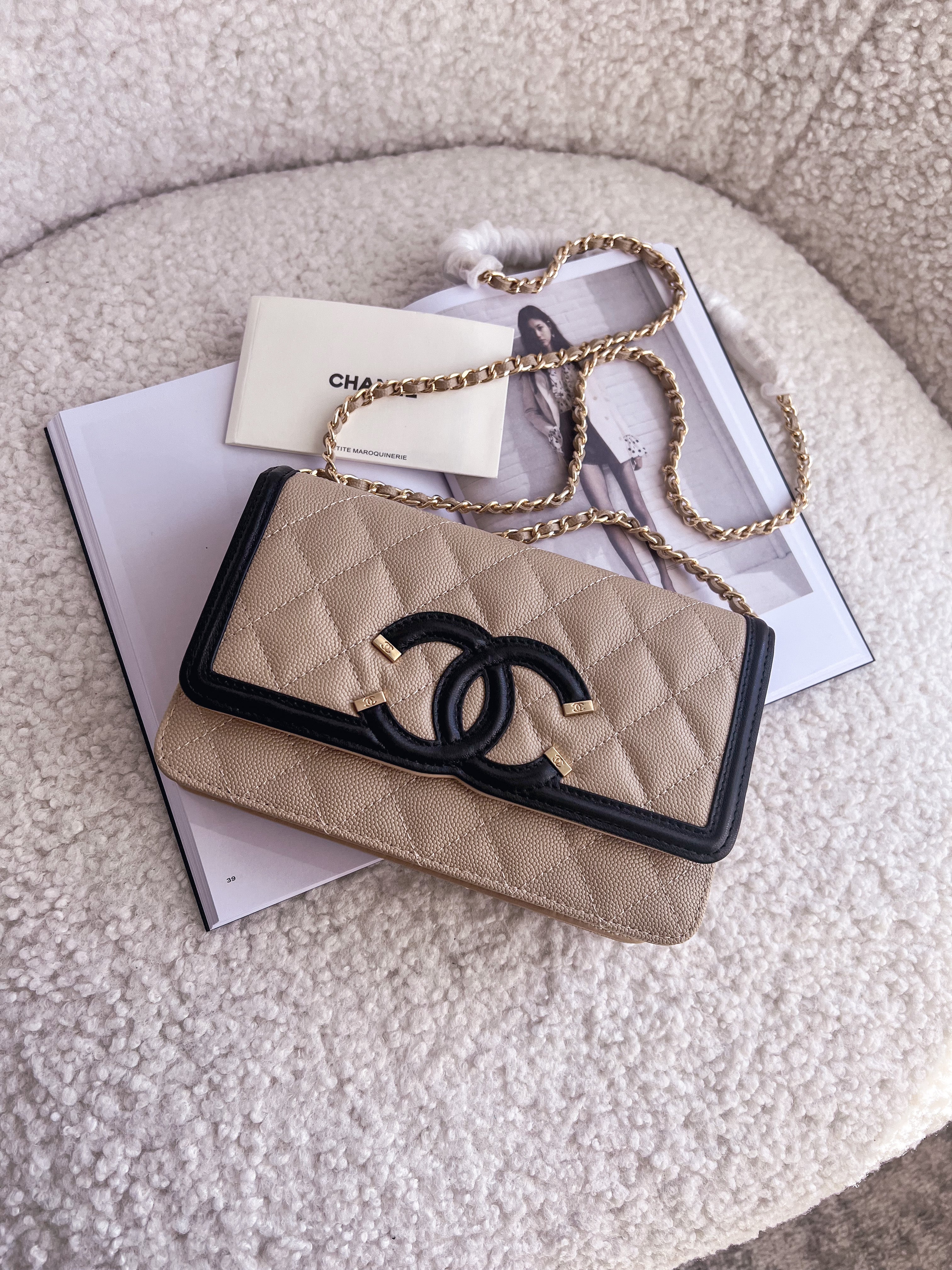 [TOP] CHANEL Filligree Caviar WOC Bag - Beige