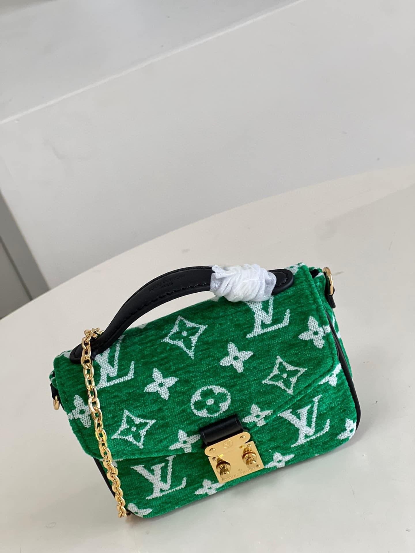 [TOP] Louis Vuitton LV Micro Velvet Metis  14x11x3.5cm - Green