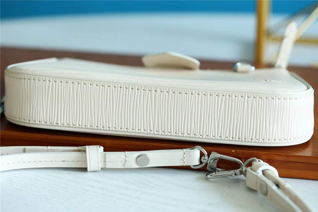 [TOP] Louis Vuitton LV L*V Epi Easy Pouch on Strap 19 x  10.5 x  3cm- White