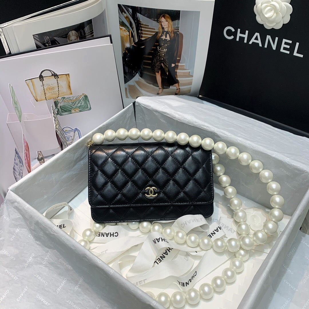 [TOP] CHANEL Classic Flap WOC Pear Chain - Black