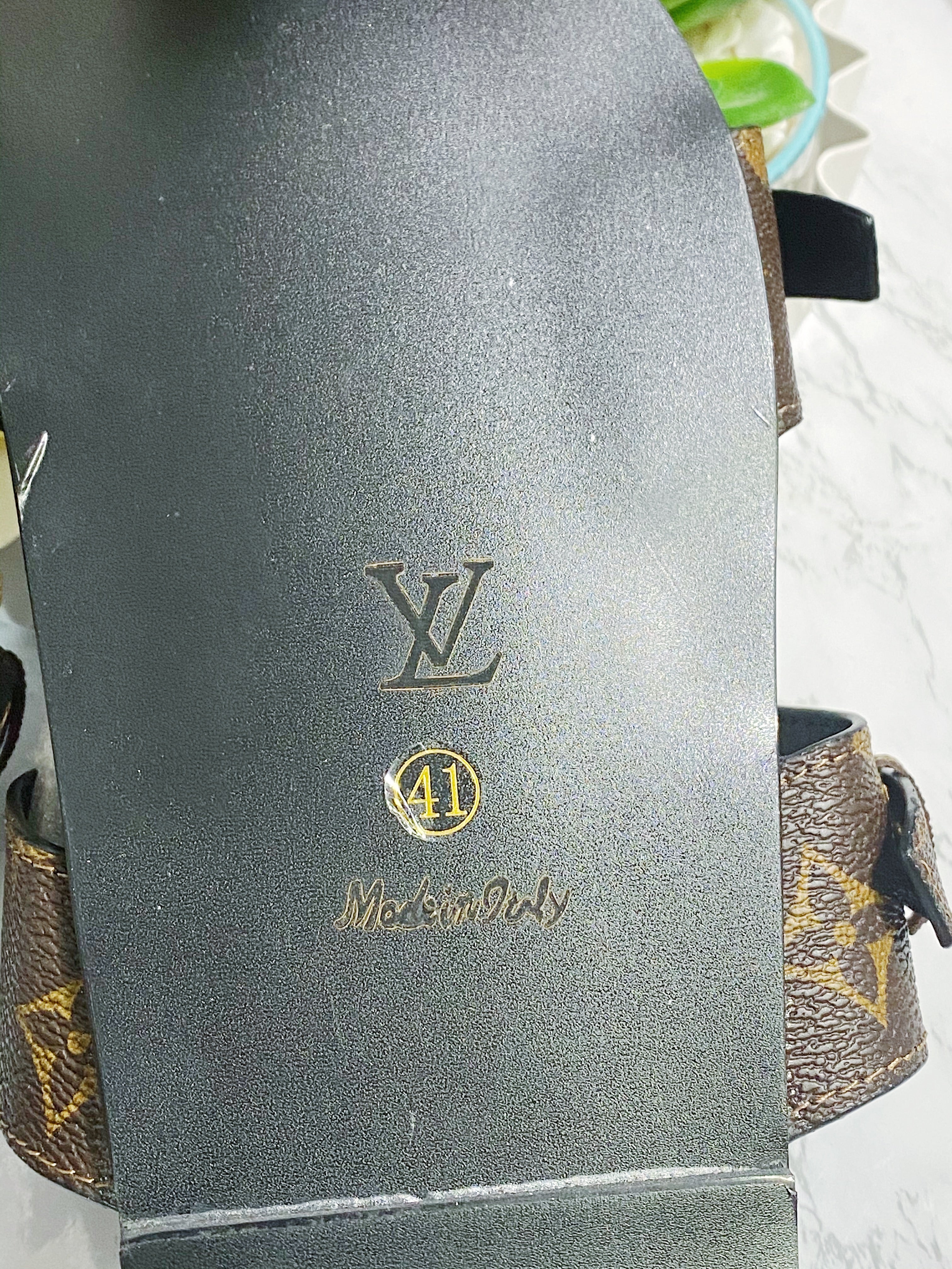 [TOP] Louis Vuitton LV L.V Bom Dia Flat Sandals Monogram