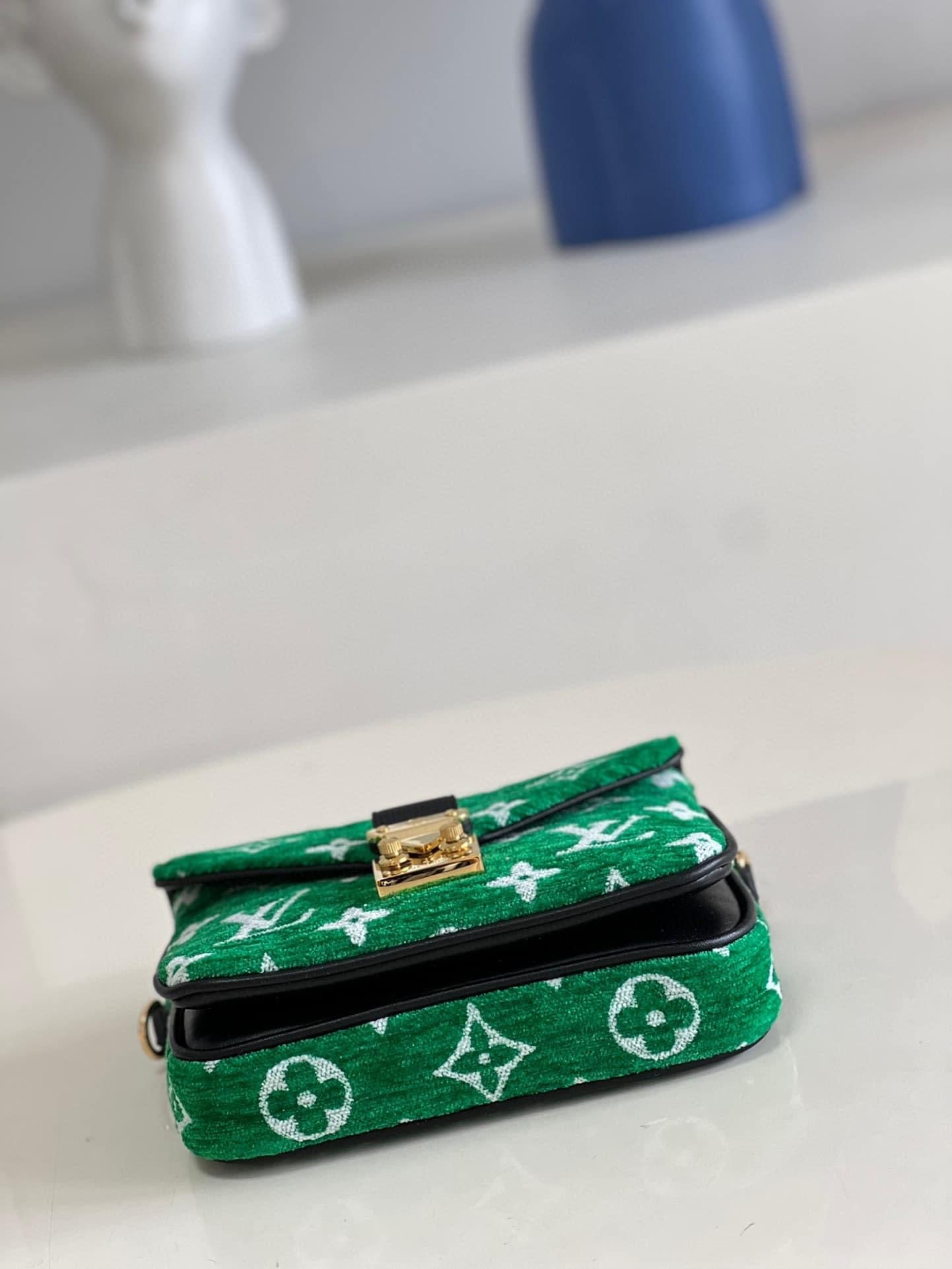 [TOP] Louis Vuitton LV Micro Velvet Metis  14x11x3.5cm - Green