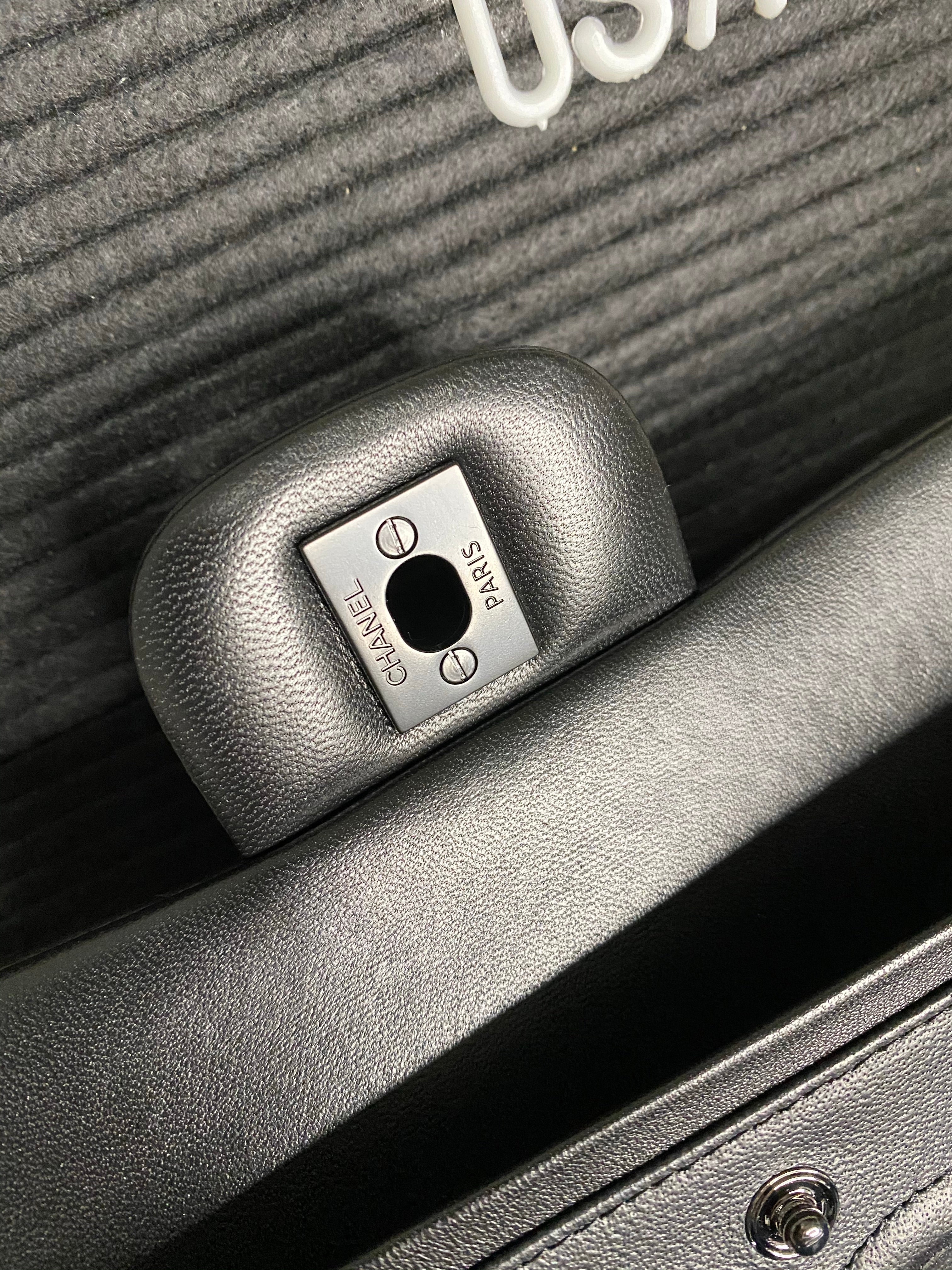 [TOP] CHANEL Classic Flap Bag Chevron Lambskin Medium 25.5cm – All Black