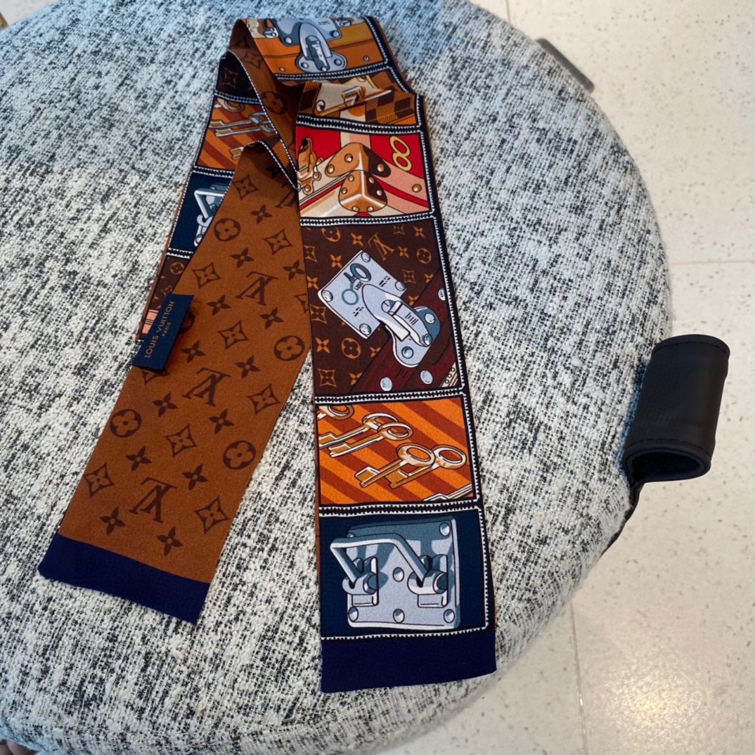 [TOP] Louis Vuitton LV L*V Tie Scarf