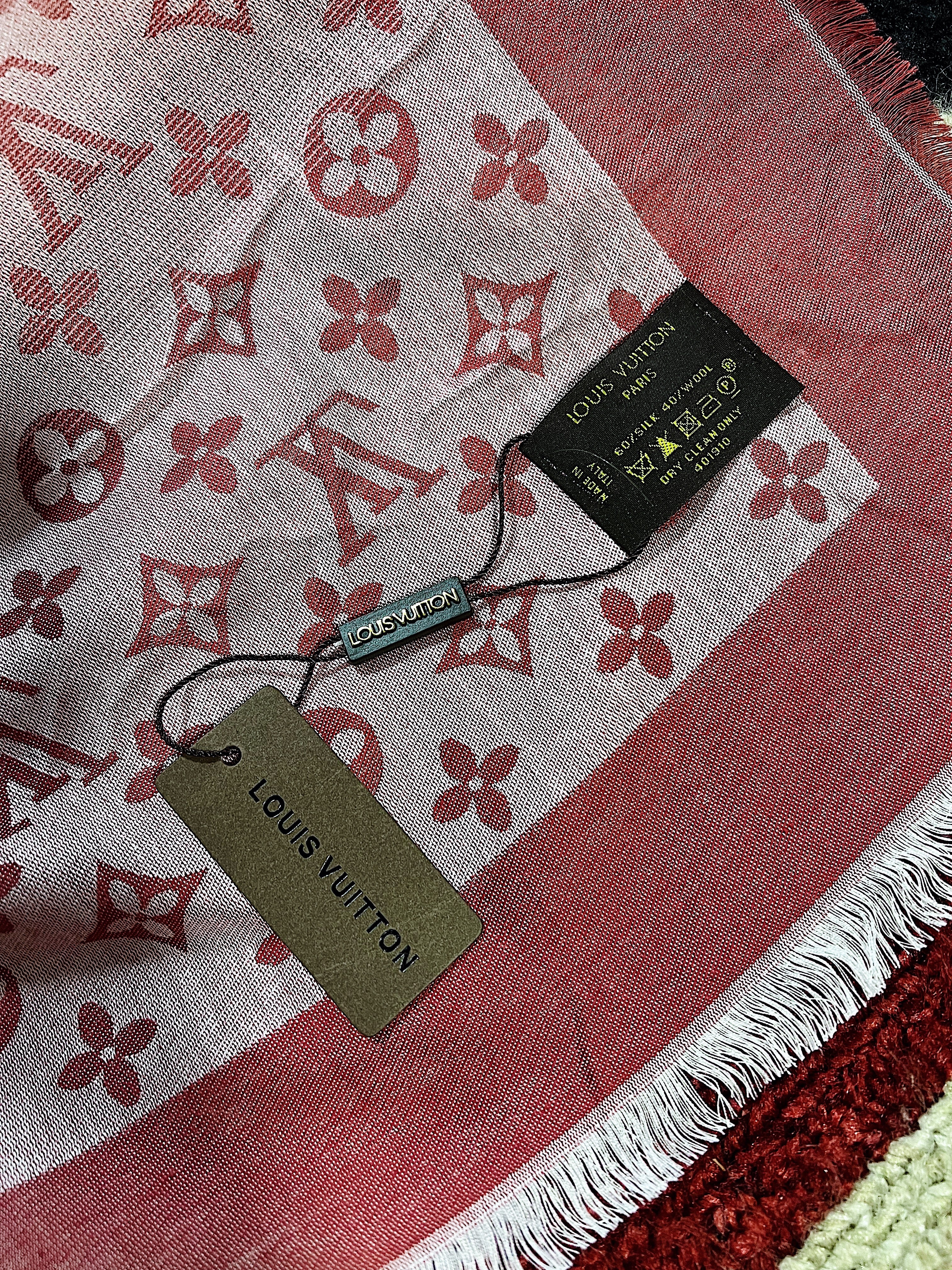 [TOP] Louis Vuitton LV L*V Big Square Scarf Ombré - Pink