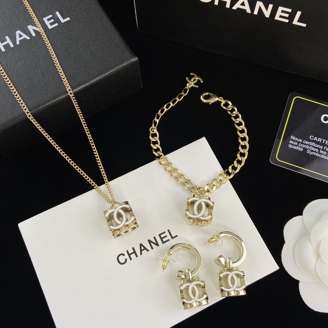 [TOP] CHANEL Necklace Bracelet Earrings Set