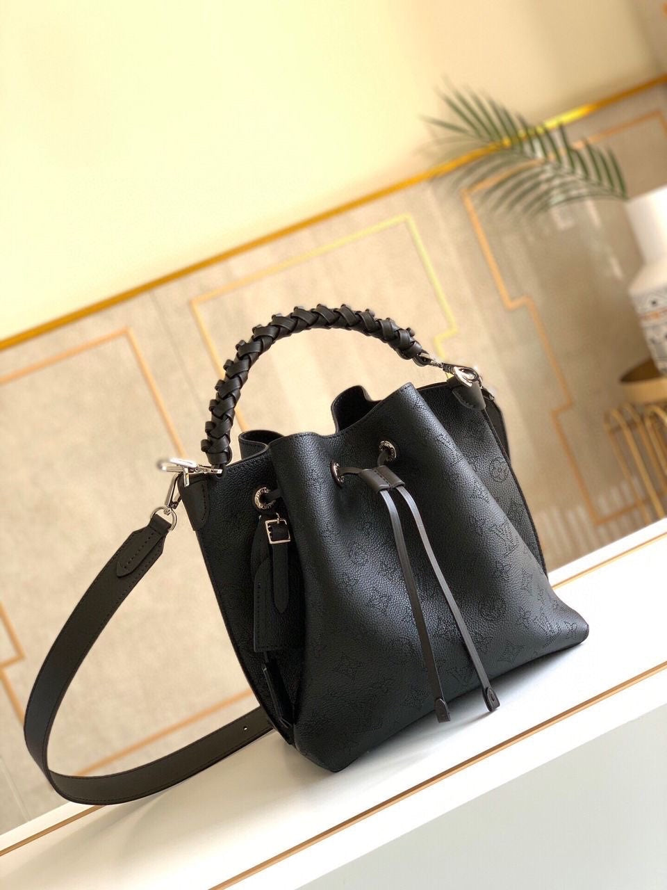[TOP] Louis Vuitton LV  Leather Noe Bag 23×25.4×14.6CM- Black