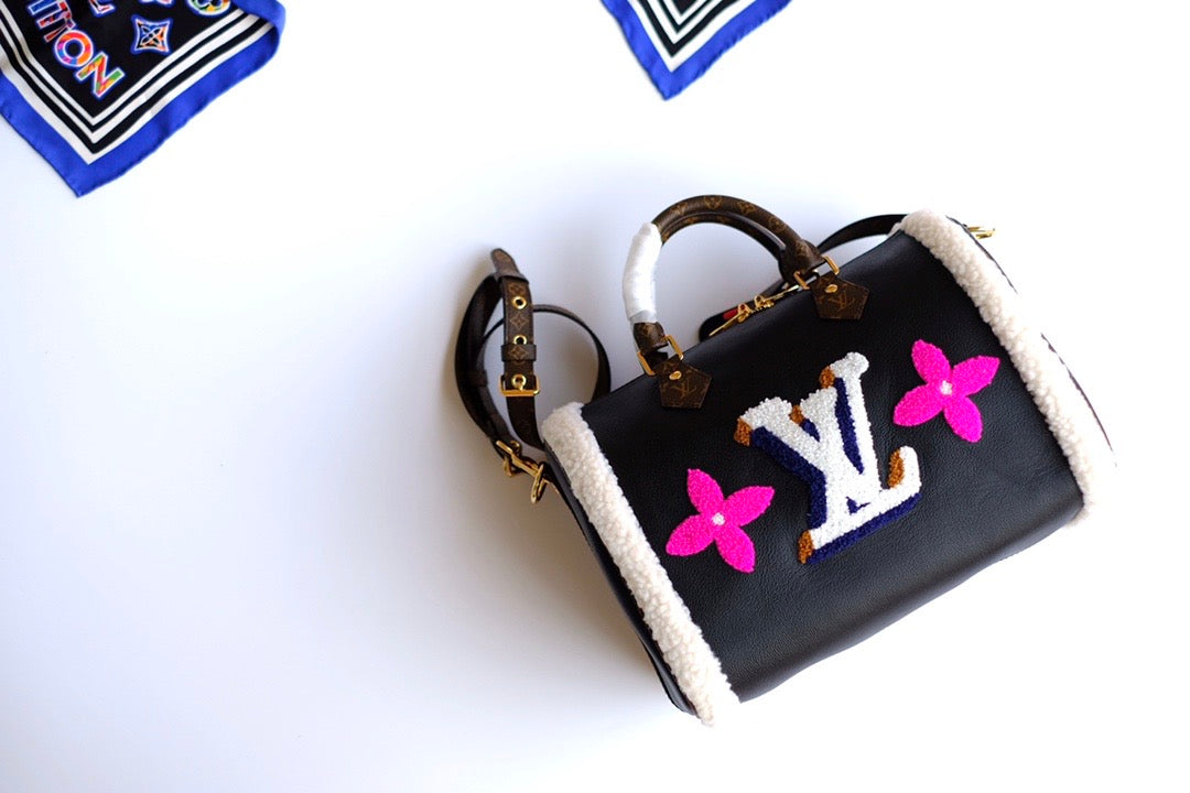 [TOP] Louis Vuitton LV  Speedy 30 Calfskin and Teddy Shearling Bag 30x21x17cm - Black