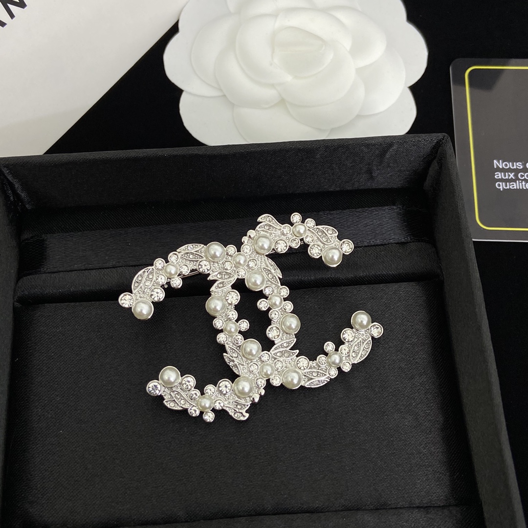 [TOP] CHANEL Brooch Collections