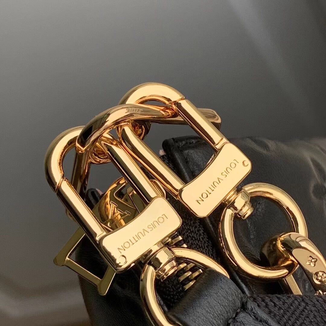 [TOP] Louis Vuitton LV £V Coussin Bag 26x20x12cm- Black