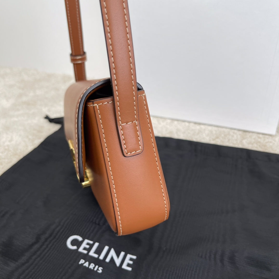 [TOP] CELINE Triomphe Shoulder Bag - Brown