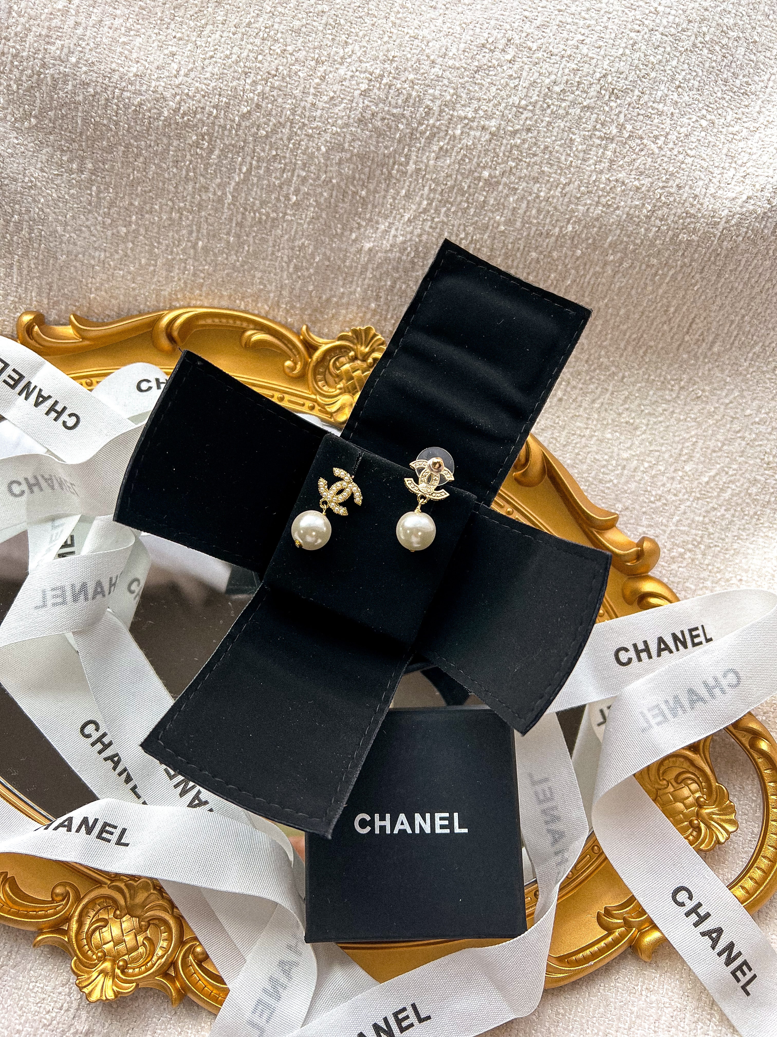 [TOP] CHANEL Immitation Pearl Drop Earrings