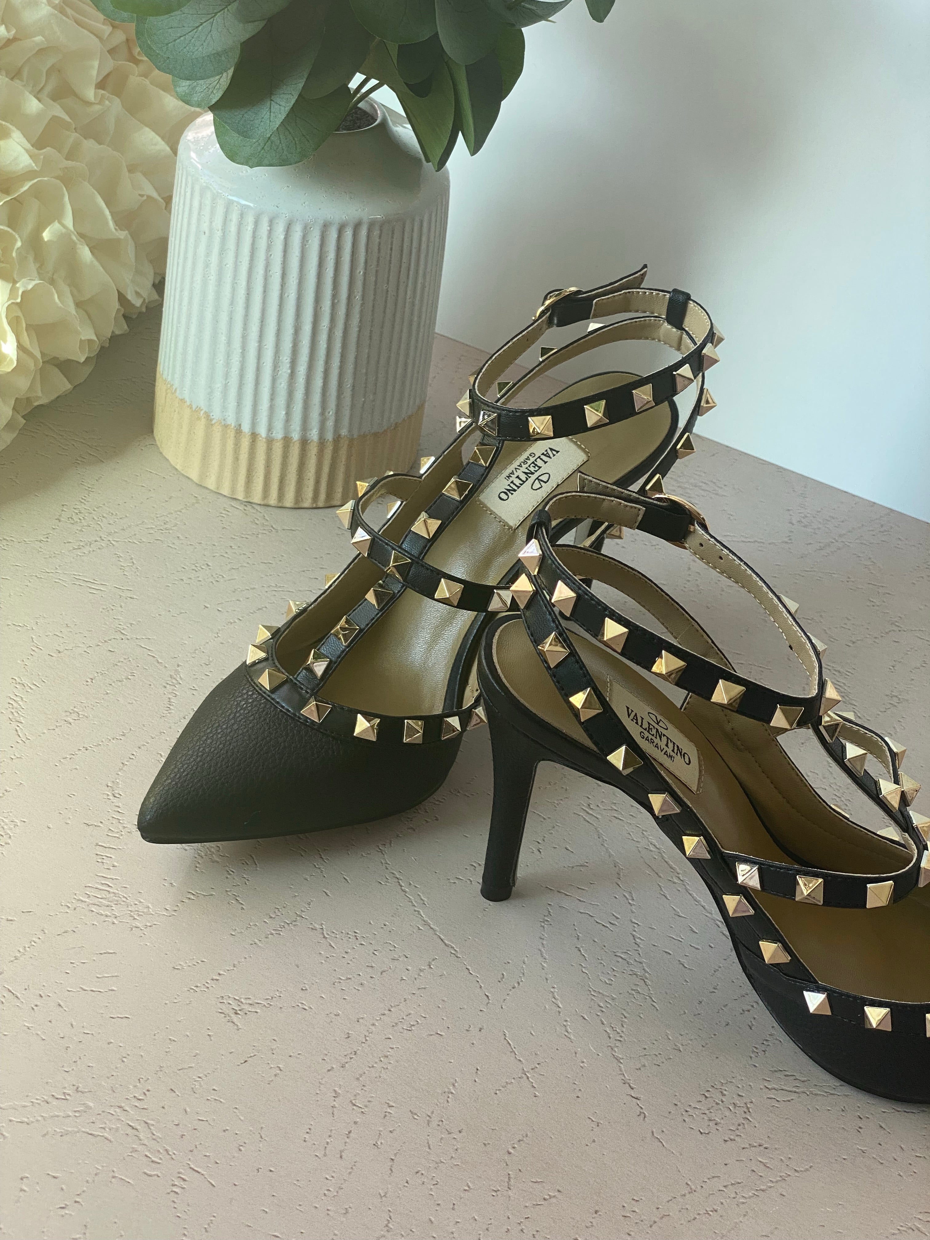 [TOP] VALENTINO  Rock Studs High Heels Grainy Leather - Black