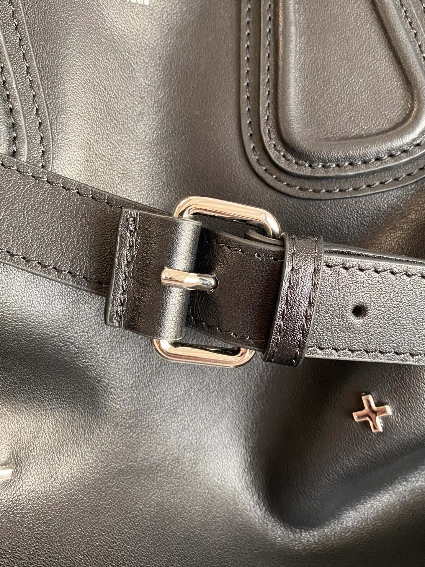 [Top] GIVENCHY Nightingale Rivet Handbag 28cm - Black