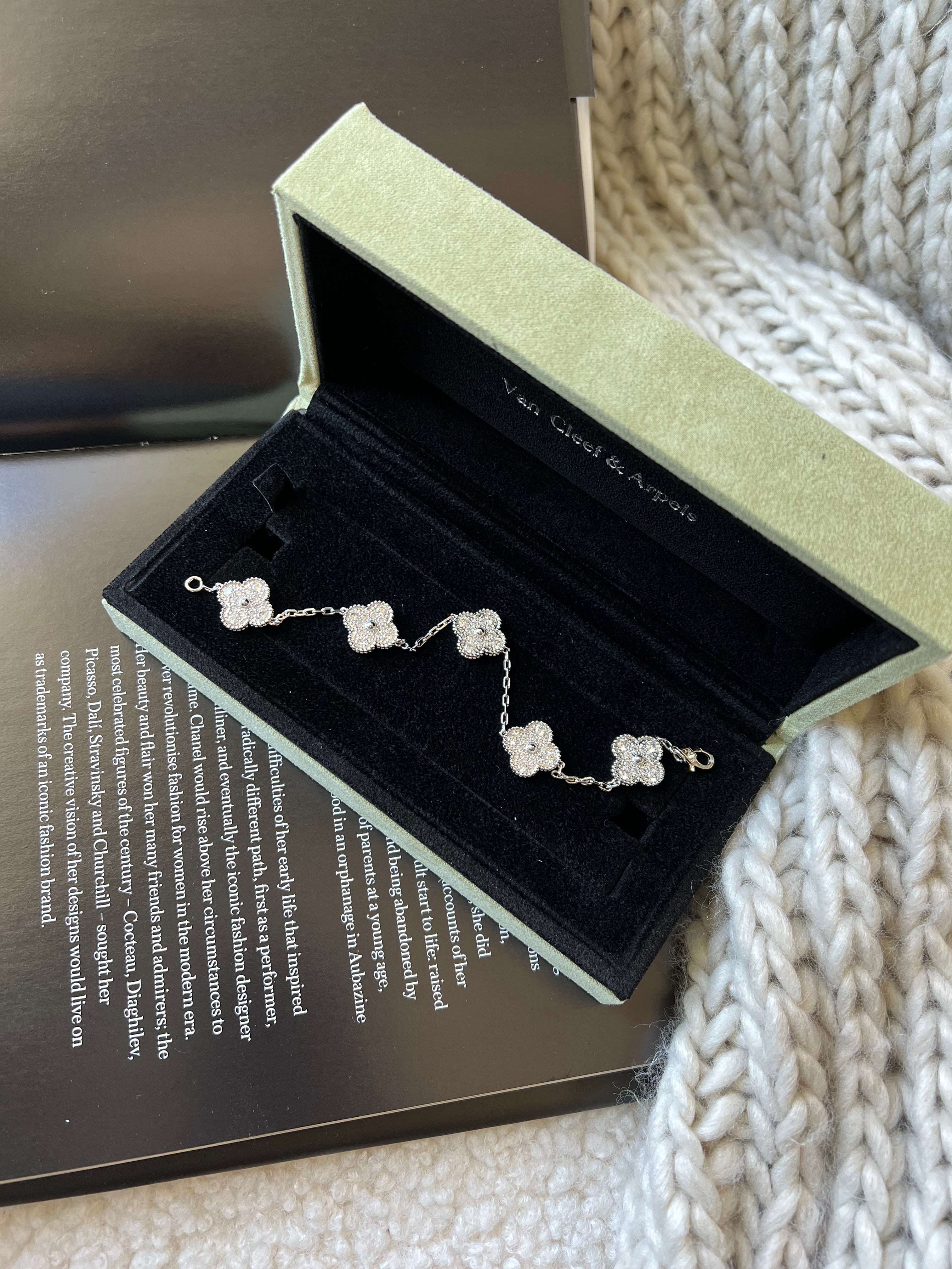 [TOP] Van Cleef & Arpels VCA Alhmabra 5 Motifs Stones Bracelet - Silver