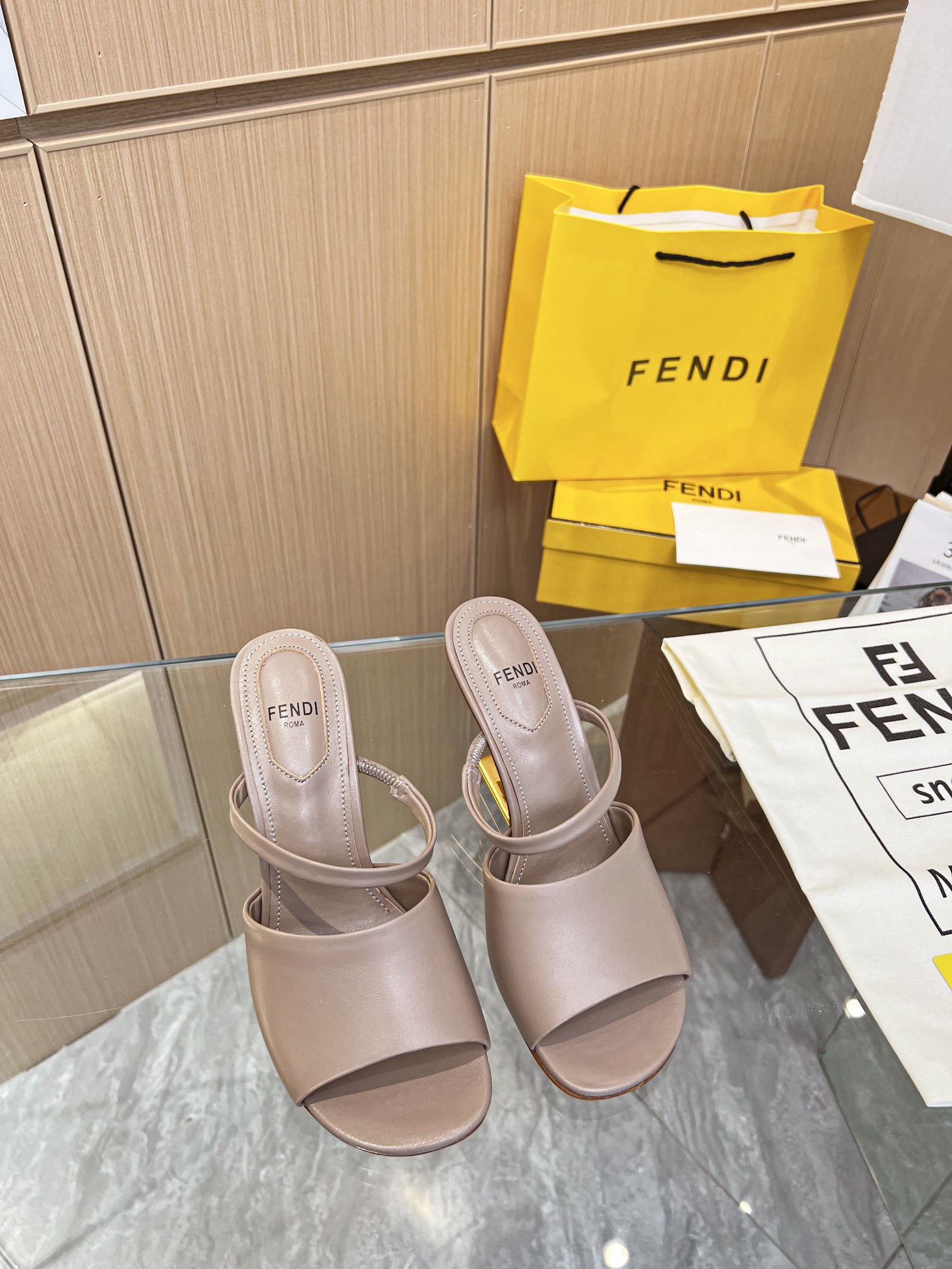 [TOP] FENDI First High Heel - Flesh pink