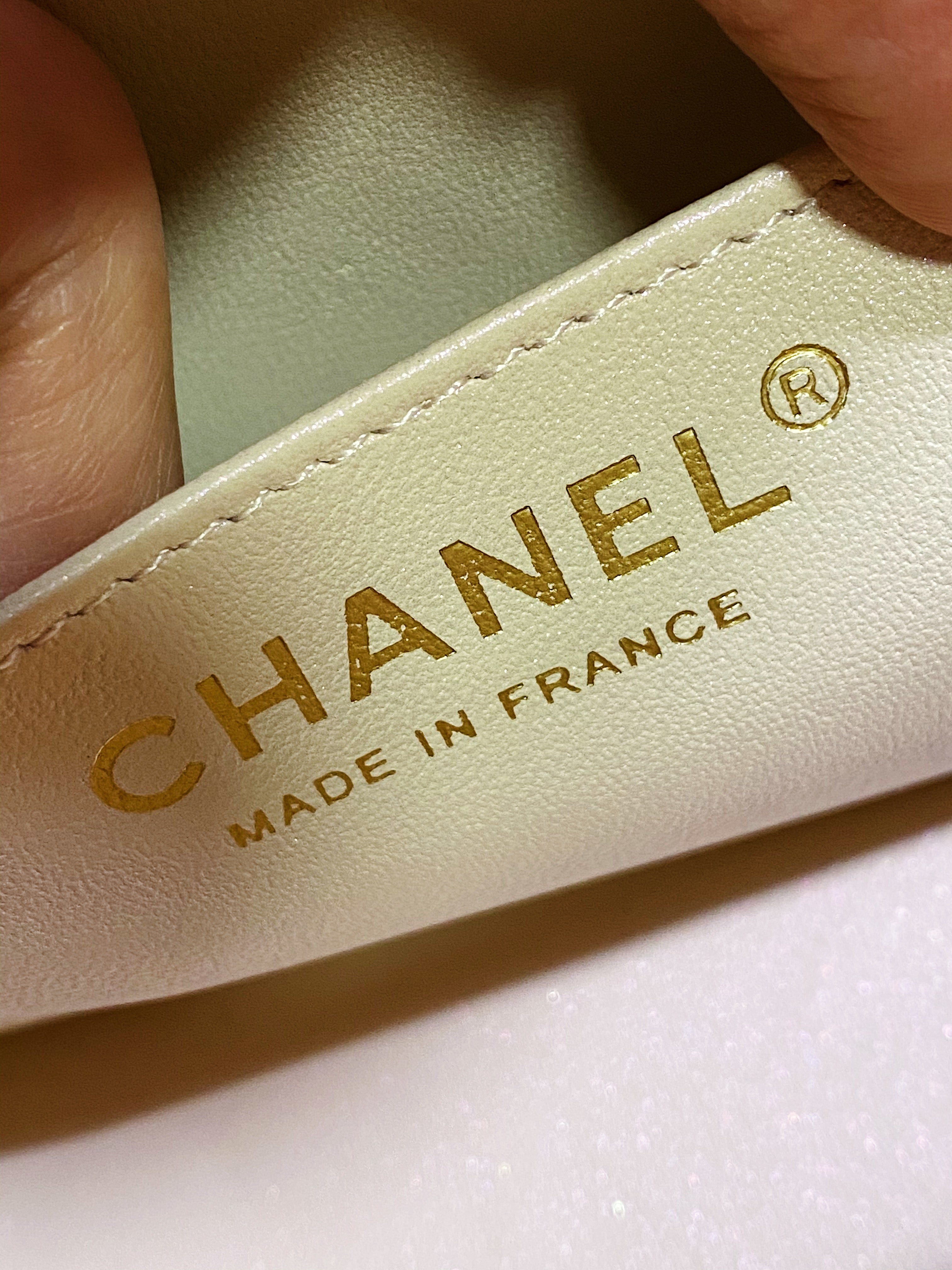 [TOP] CHANEL Classic Flap Bag Outside Thread Mini 20CM - White Iridescent