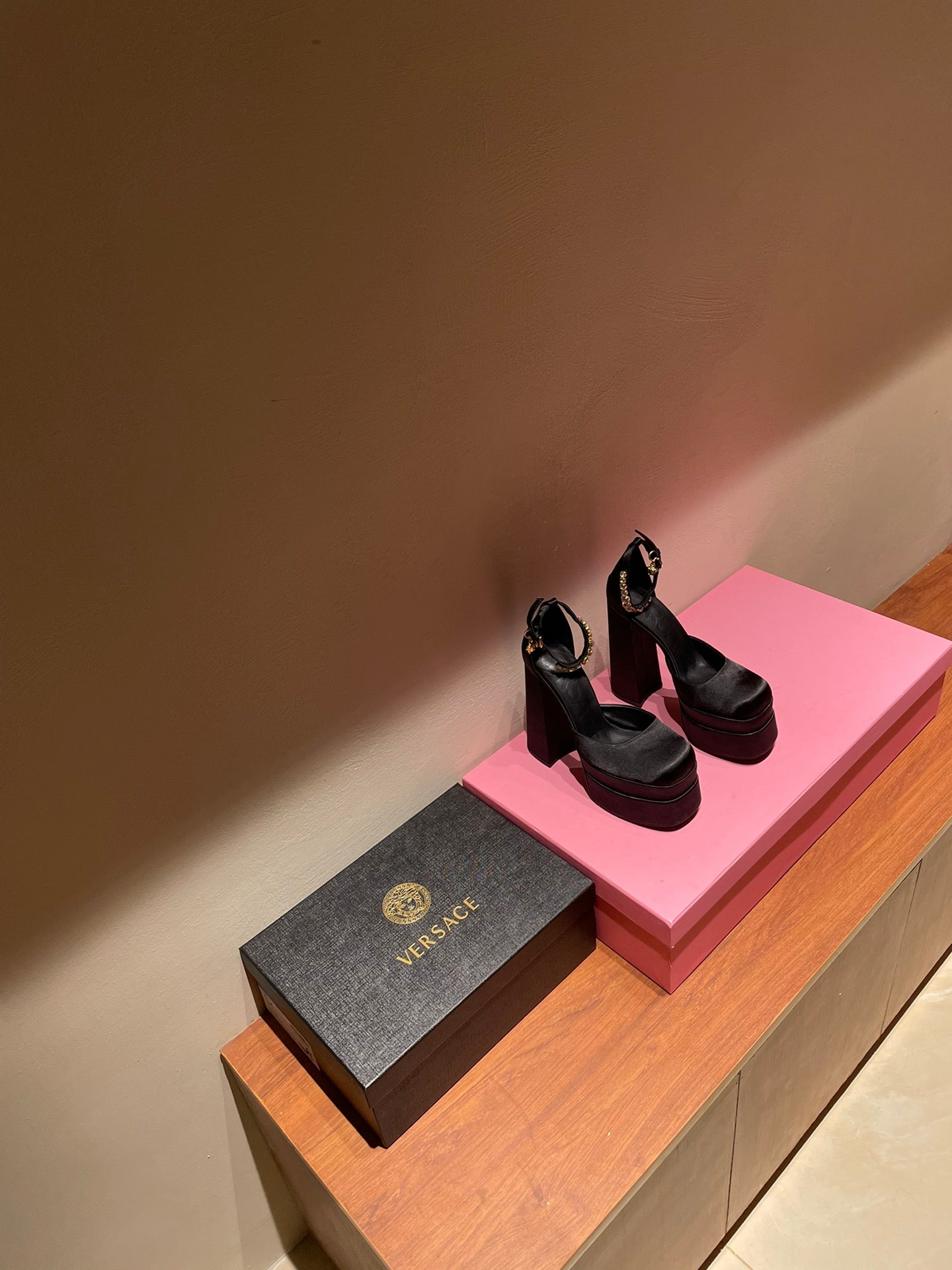 [TOP] VERSACE Platform High Heels in Silk - Black