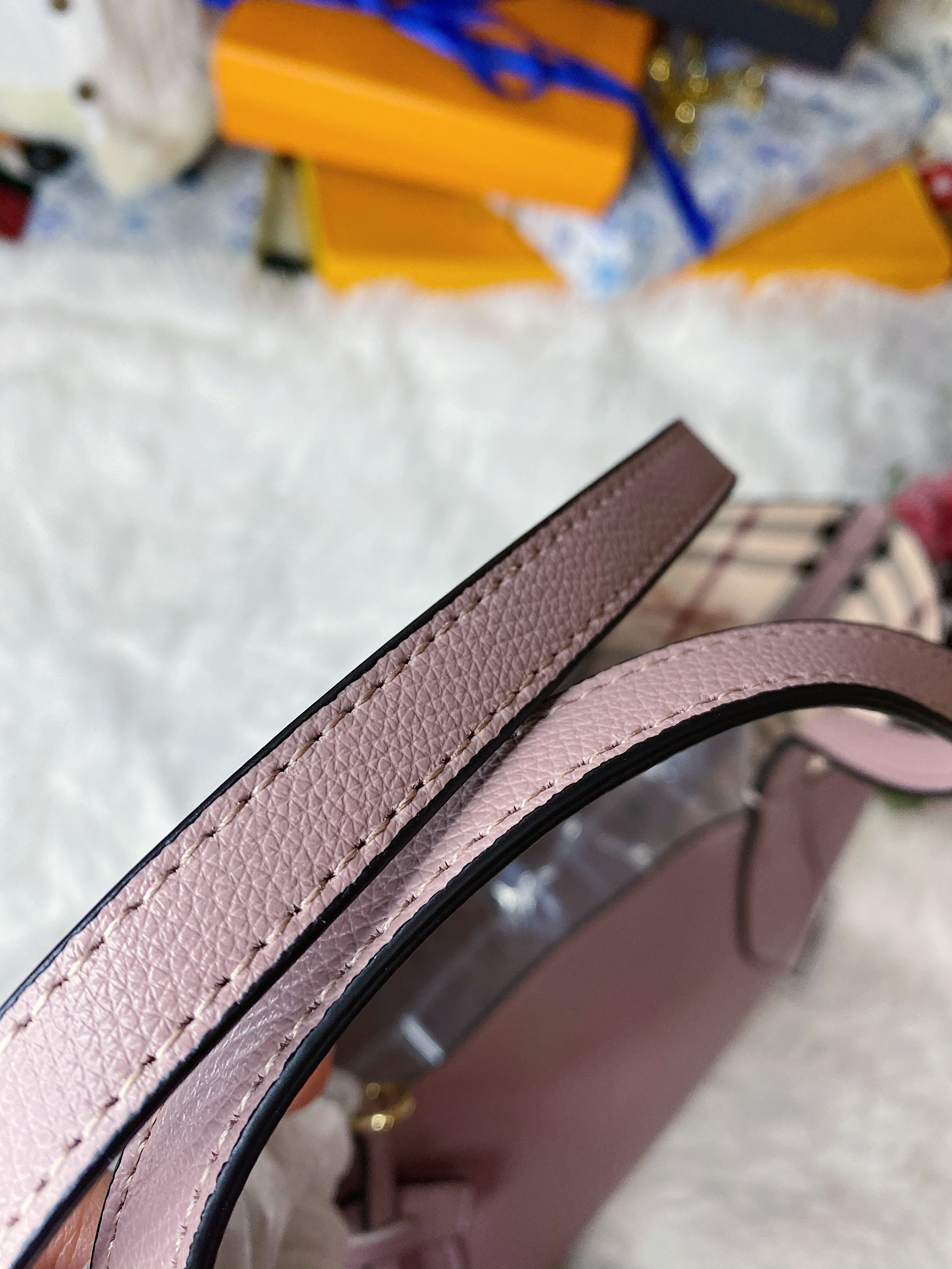 [TOP] BURBERRY Reversible Tote - PINK