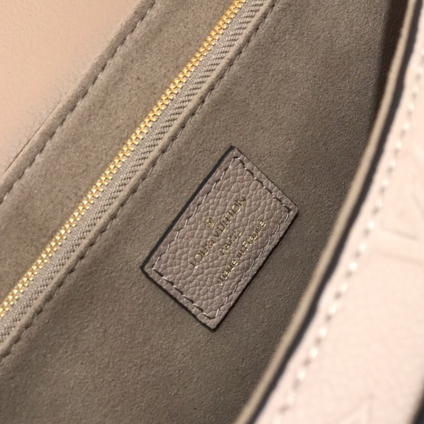 [TOP] Louis Vuitton LV  Vavin BB 25 x 17 x 9.5 cm - Taupe