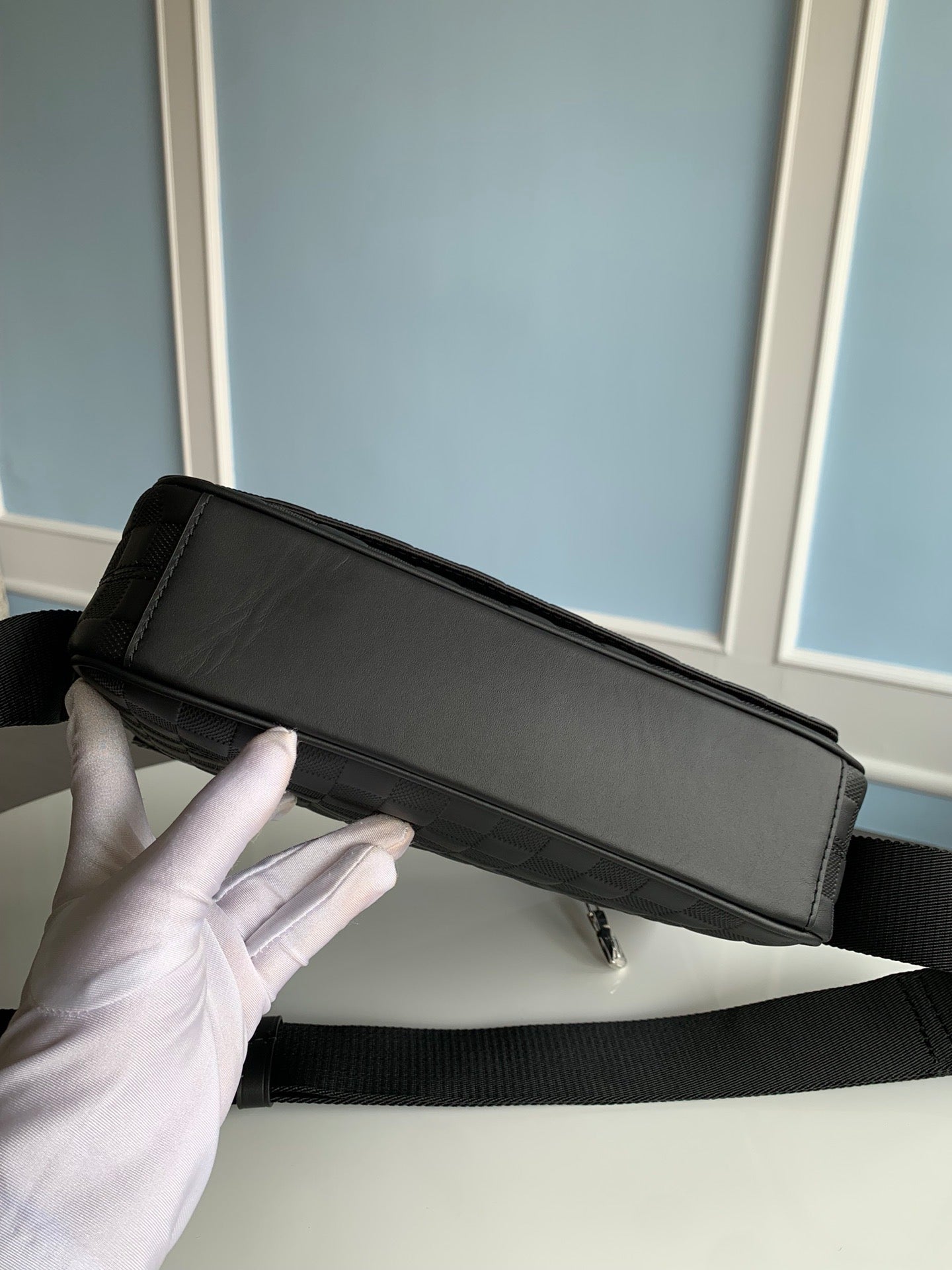 [TOP] Louis Vuitton LV District Damier Infini PM 33x28x8CM- Black