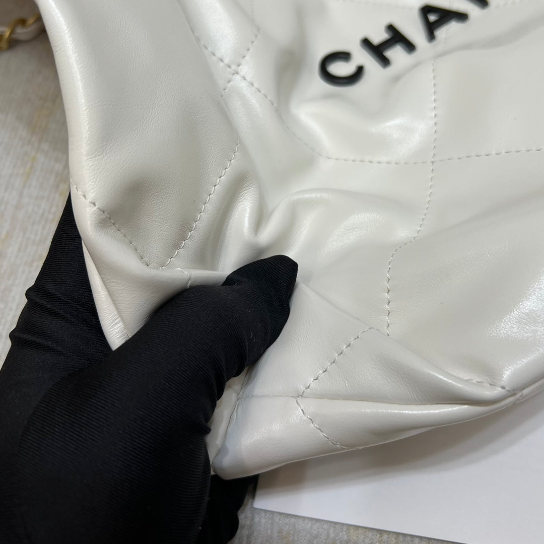 [TOP] CHANEL 22 Bag Small 35cm - White & Black Logo