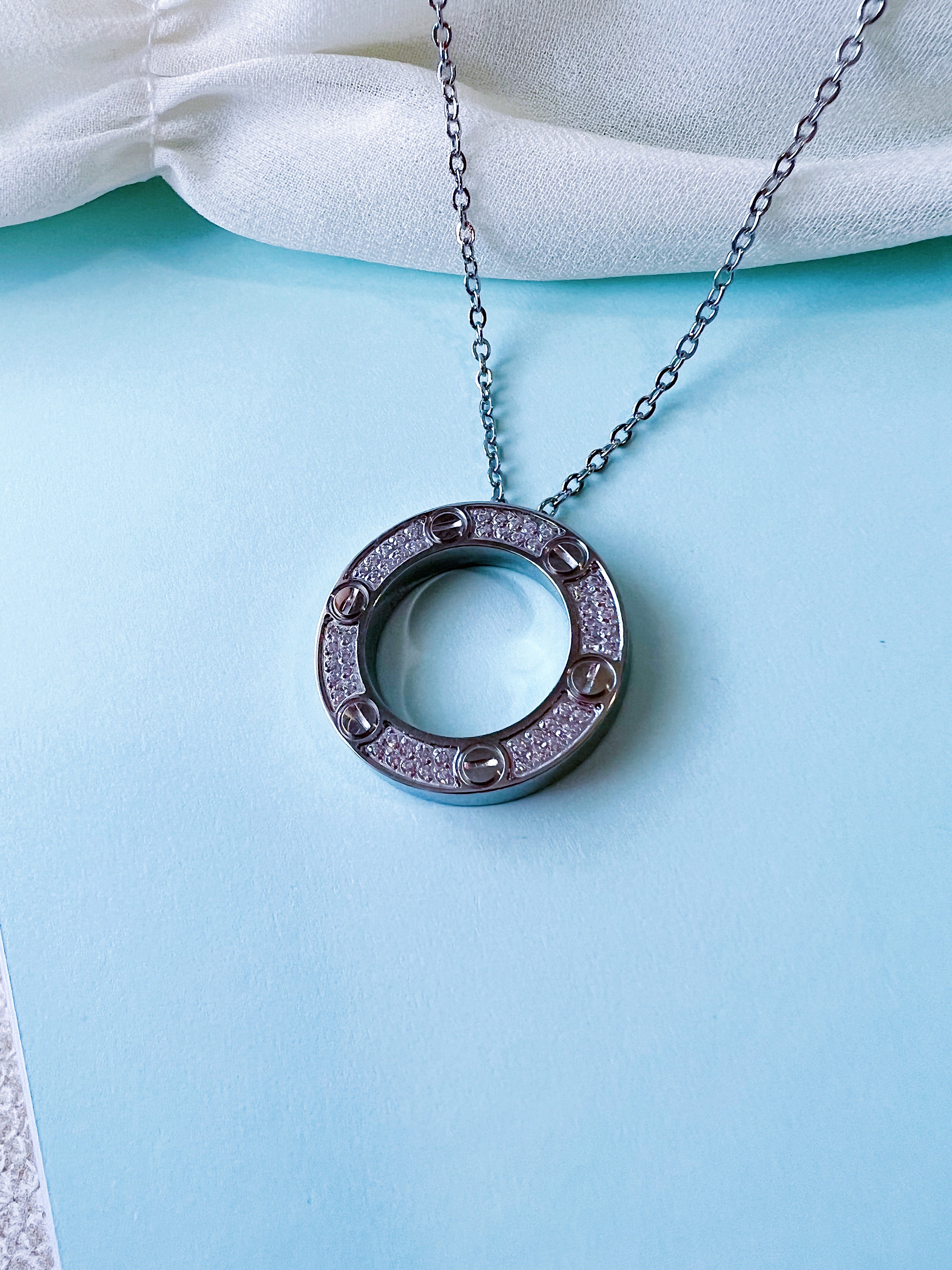 [TOP] Cartier Round Necklace w Stones