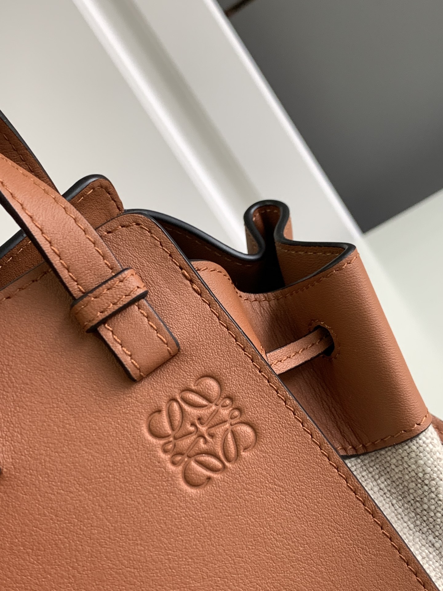 [TOP] LOEWE Calfskin Hammock Bag 19*11*17cm - Brown White