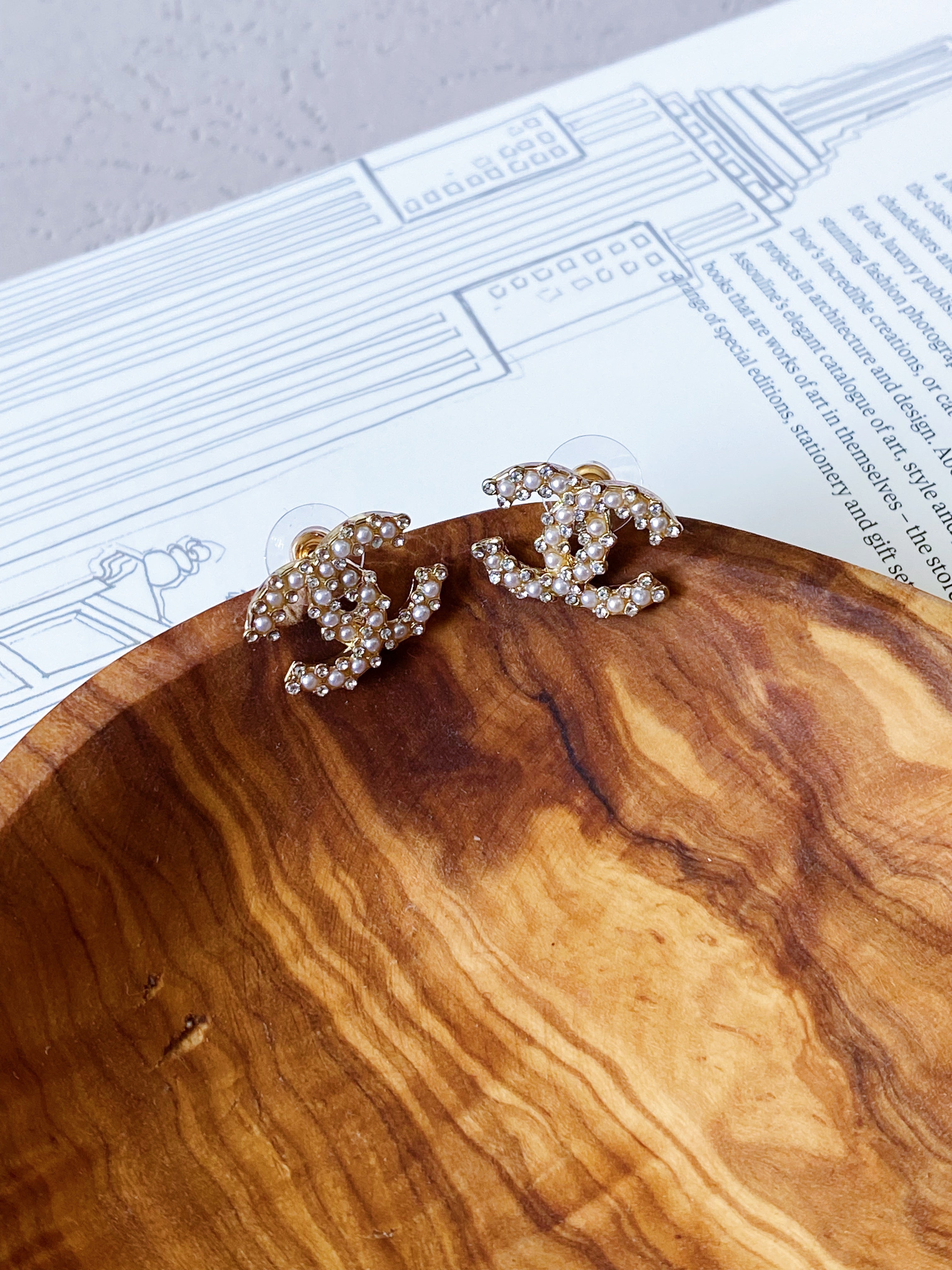 [TOP] CHANEL Stud Earrings