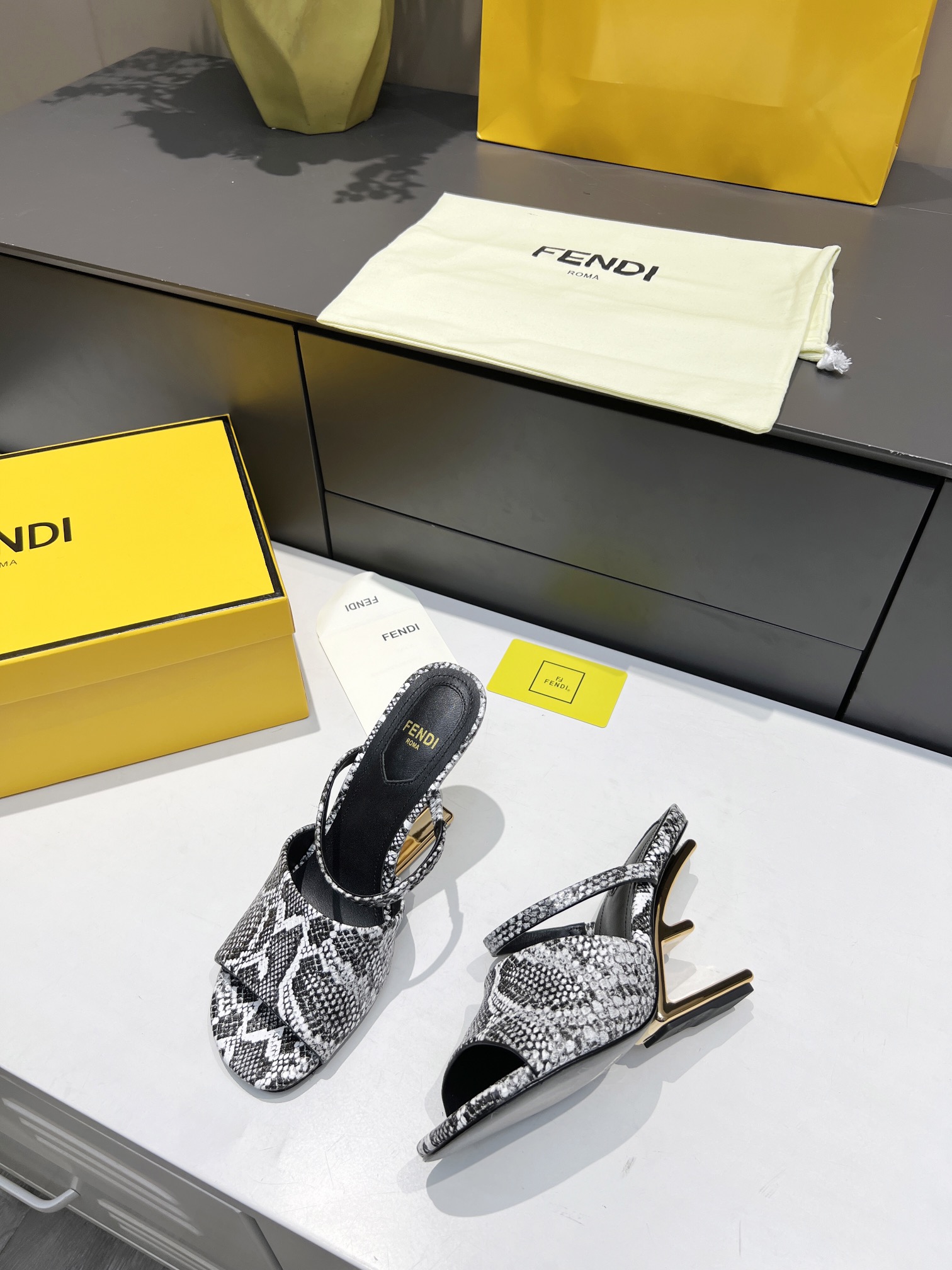 [TOP] FENDI First High Heel - Snakeskin