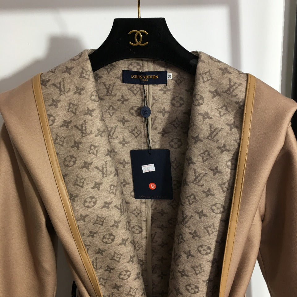 [TOP] Louis Vuitton LV L*V Belted Short Wrap Coat - Beige