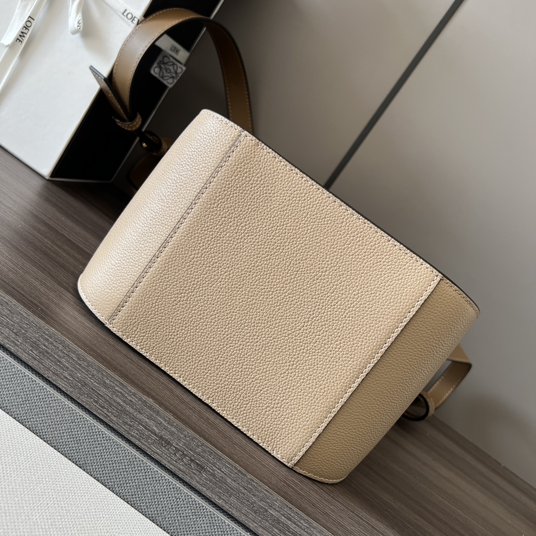 [TOP] LOEWE Calfskin Hammock Bag 20*19*14 - Sand